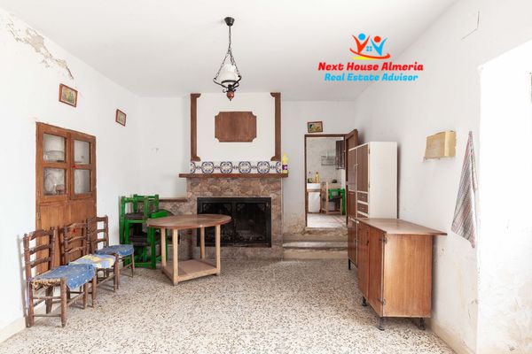 Image No.5-6 Bed Country House for sale