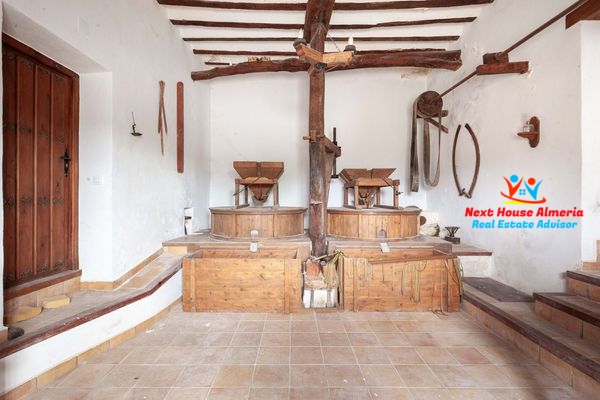 Image No.6-6 Bed Country House for sale