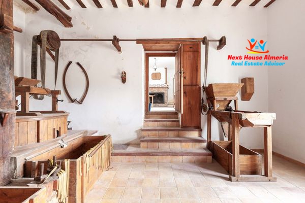 Image No.7-6 Bed Country House for sale