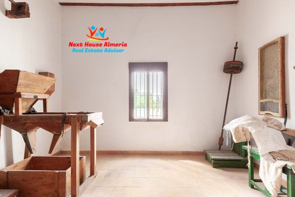 Image No.8-6 Bed Country House for sale