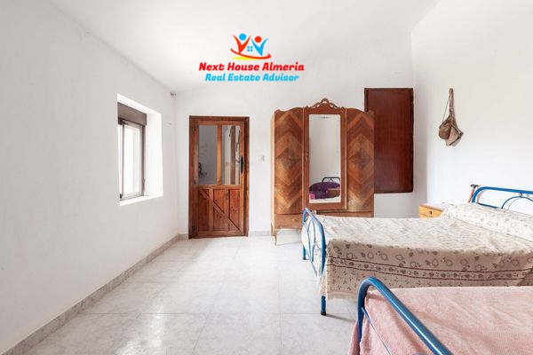 Image No.9-6 Bed Country House for sale