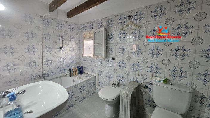 Image No.41-3 Bed Townhouse for sale