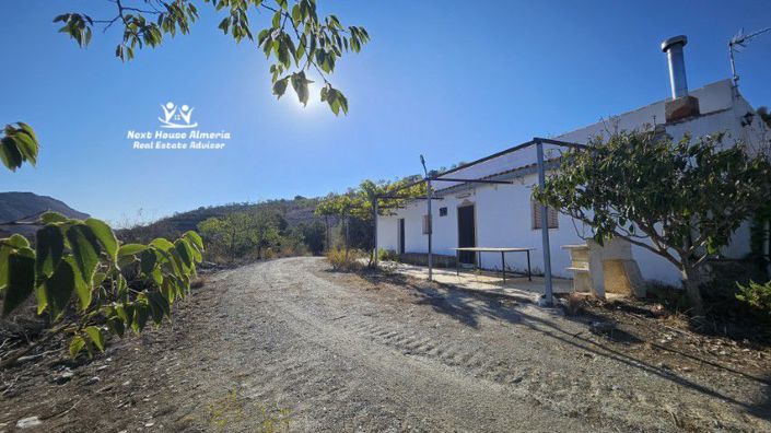 Image No.8-3 Bed Country House for sale