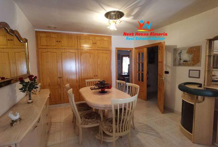 Image No.12-5 Bed Townhouse for sale