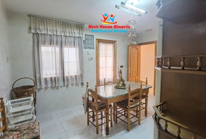 Image No.13-5 Bed Townhouse for sale