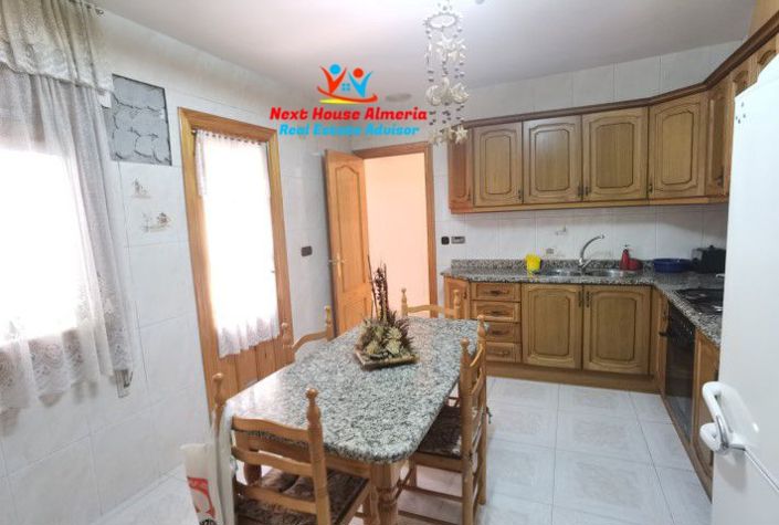 Image No.14-5 Bed Townhouse for sale