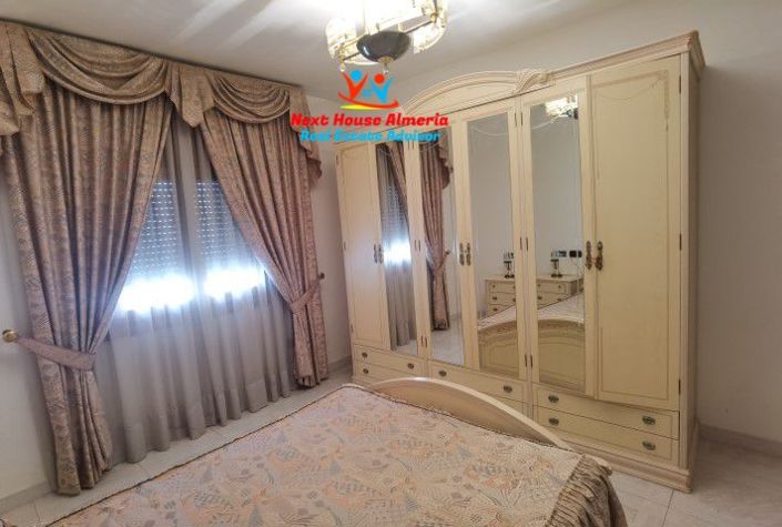 Image No.19-5 Bed Townhouse for sale