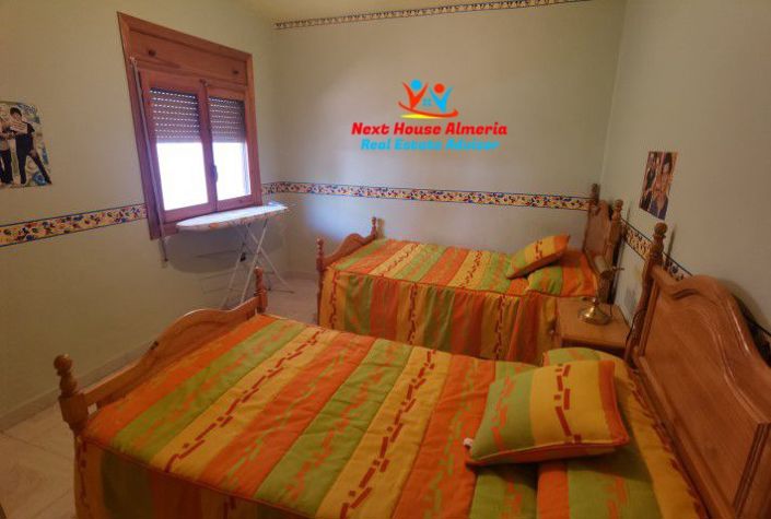 Image No.22-5 Bed Townhouse for sale