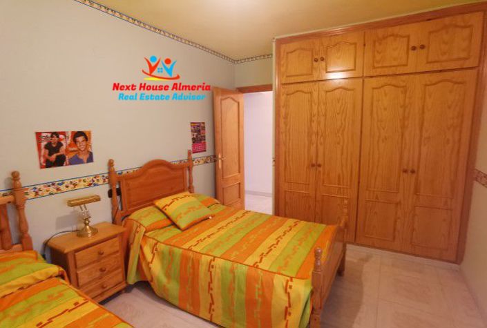 Image No.23-5 Bed Townhouse for sale