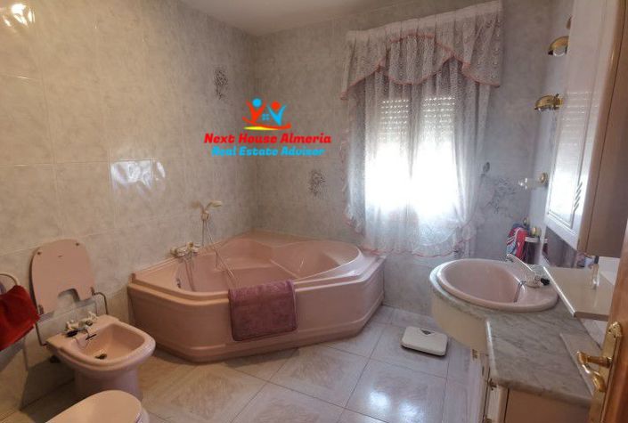 Image No.26-5 Bed Townhouse for sale