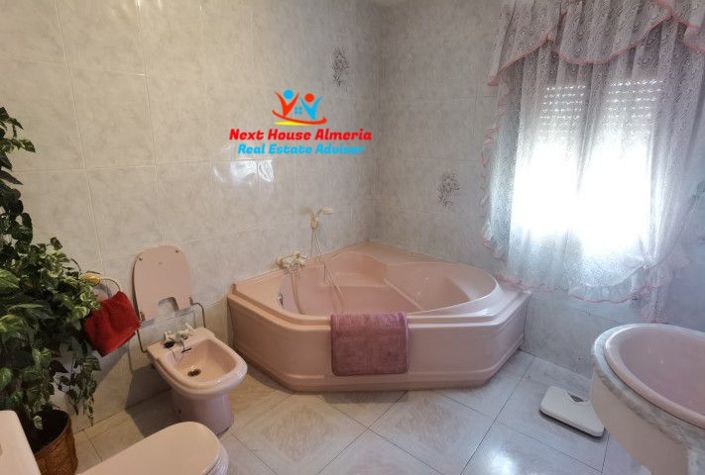 Image No.27-5 Bed Townhouse for sale