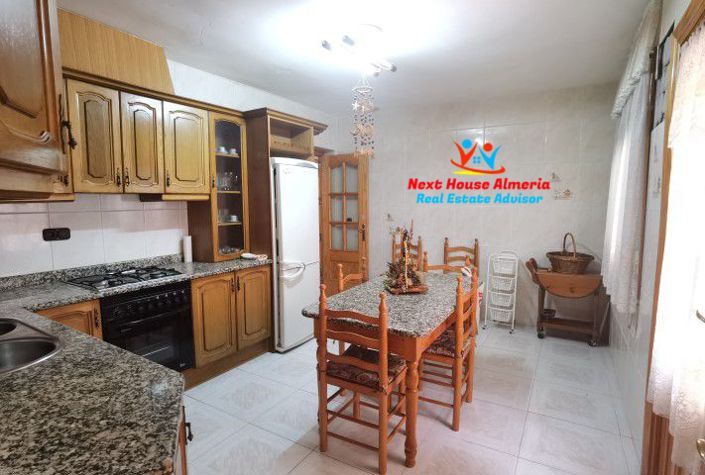 Image No.32-5 Bed Townhouse for sale