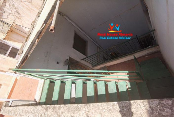 Image No.38-5 Bed Townhouse for sale