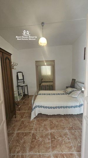 Image No.12-5 Bed Townhouse for sale