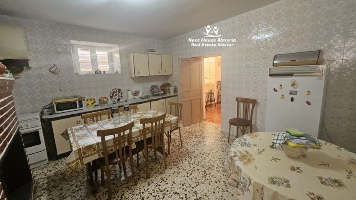 Image No.35-5 Bed Townhouse for sale