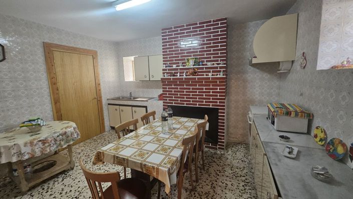 Image No.37-5 Bed Townhouse for sale