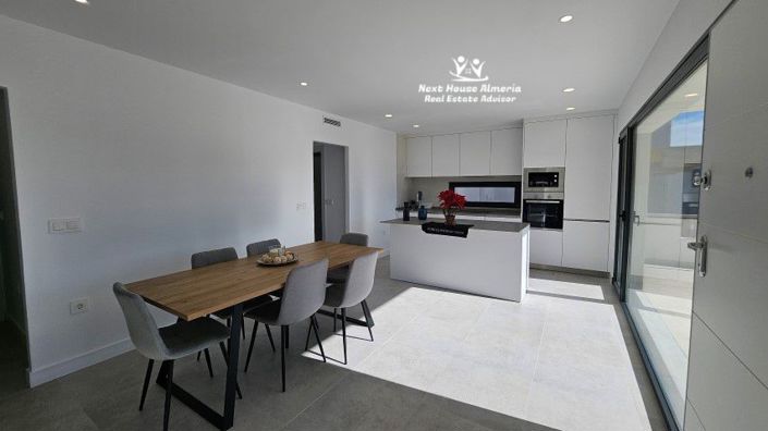 Image No.8-3 Bed Villa for sale