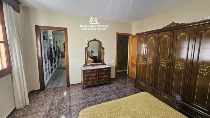 Image No.33-3 Bed Townhouse for sale