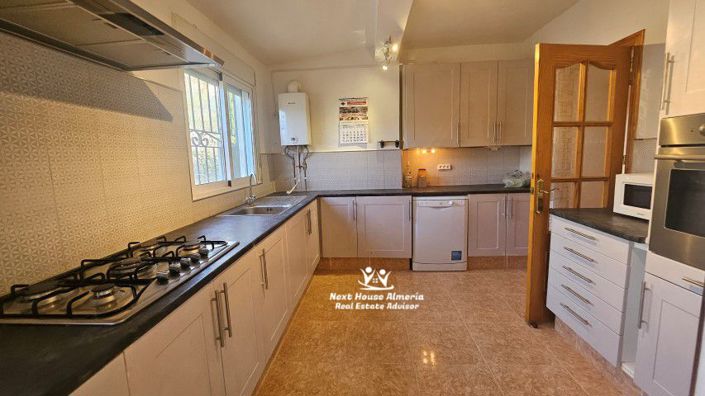 Image No.37-3 Bed Country House for sale