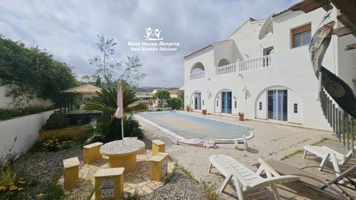 Image No.1-4 Bed Villa for sale