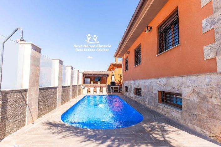 Image No.1-4 Bed Villa for sale