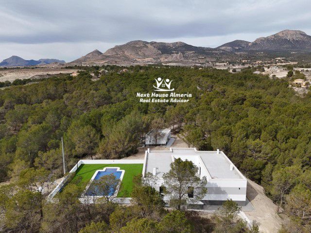 Image No.26-3 Bed Villa for sale