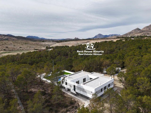 Image No.27-3 Bed Villa for sale