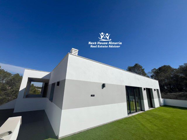 Image No.6-3 Bed Villa for sale