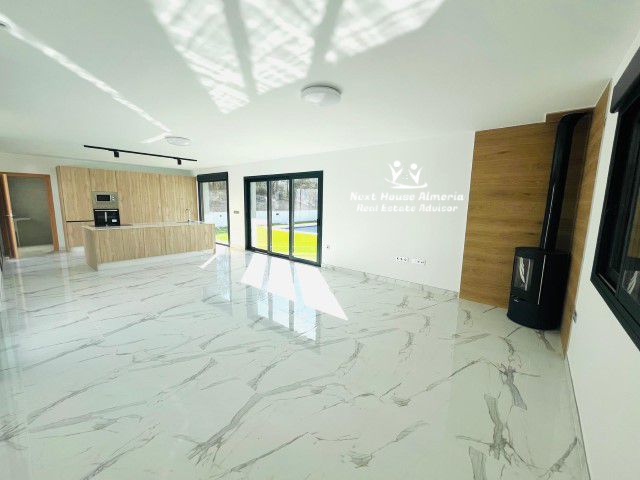 Image No.7-3 Bed Villa for sale