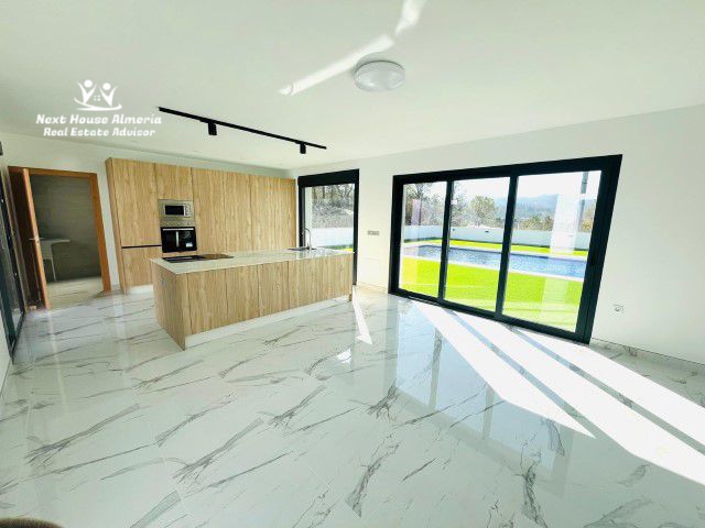 Image No.8-3 Bed Villa for sale