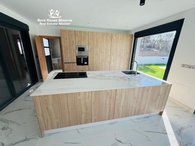 Image No.9-3 Bed Villa for sale