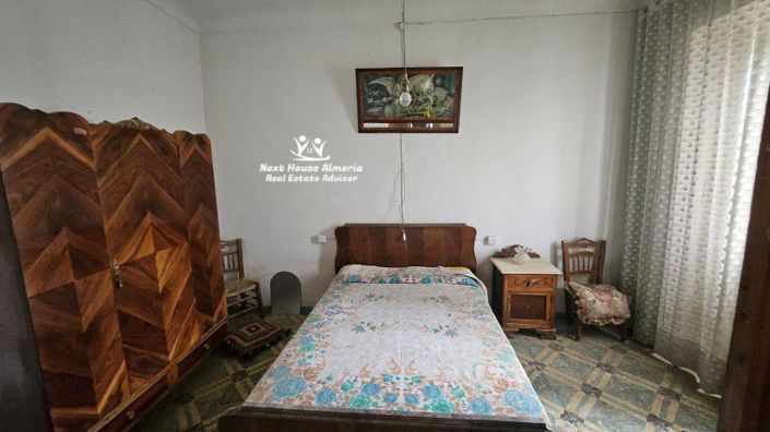 Image No.13-9 Bed Townhouse for sale