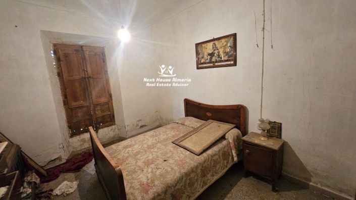 Image No.31-9 Bed Townhouse for sale