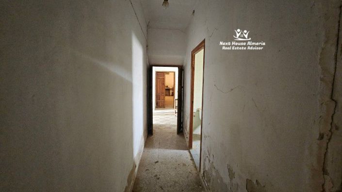 Image No.35-9 Bed Townhouse for sale