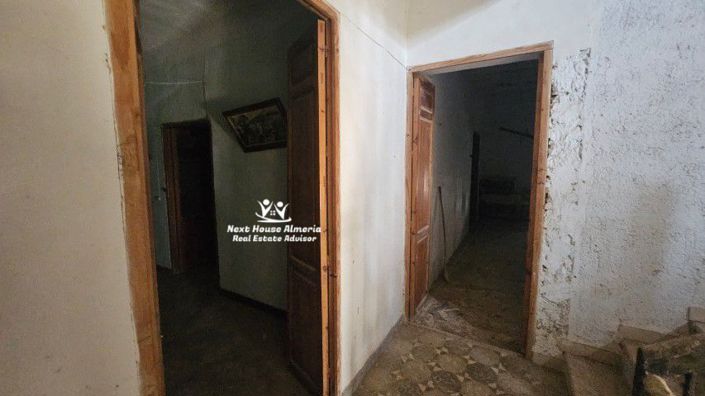 Image No.38-9 Bed Townhouse for sale