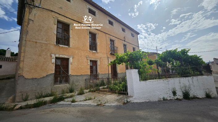 Image No.4-9 Bed Townhouse for sale