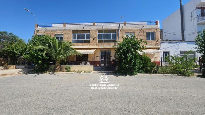 Image No.1-9 Bed Townhouse for sale