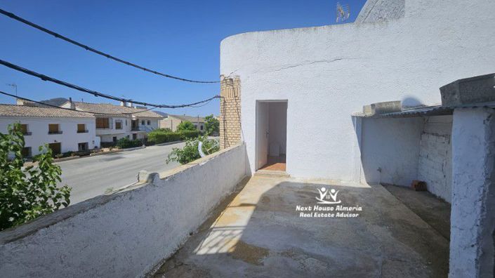 Image No.16-9 Bed Townhouse for sale