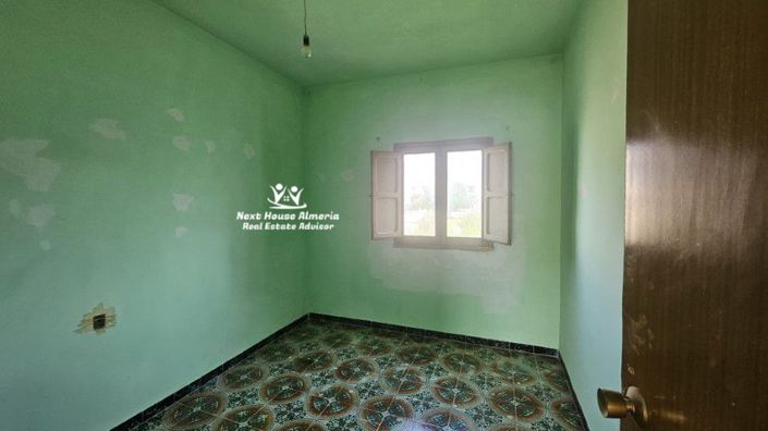 Image No.25-9 Bed Townhouse for sale