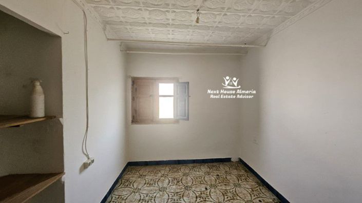 Image No.34-9 Bed Townhouse for sale