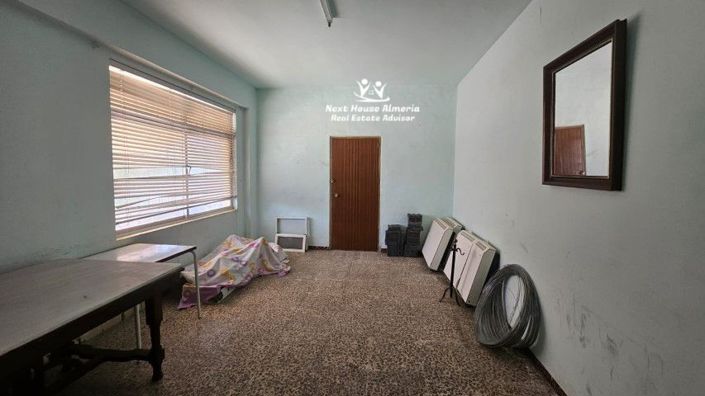 Image No.9-9 Bed Townhouse for sale