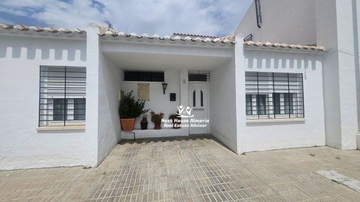 Image No.14-4 Bed Townhouse for sale