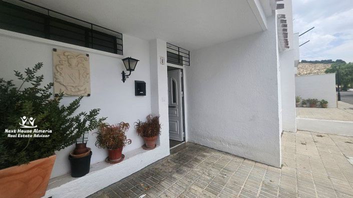 Image No.15-4 Bed Townhouse for sale