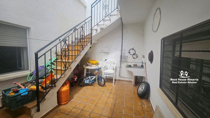 Image No.16-4 Bed Townhouse for sale