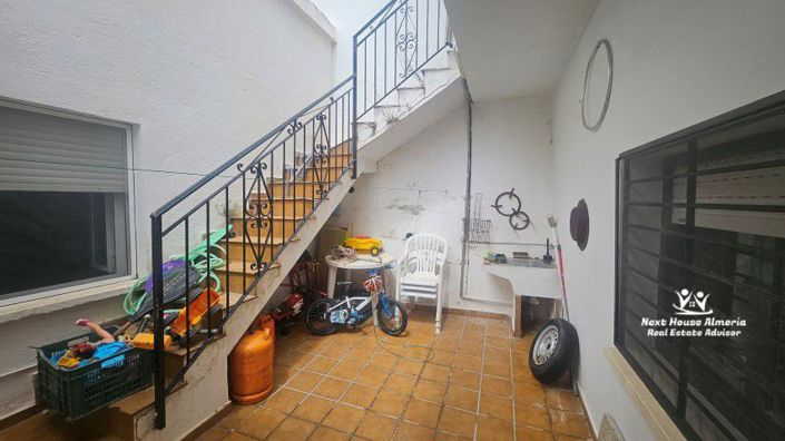 Image No.17-4 Bed Townhouse for sale