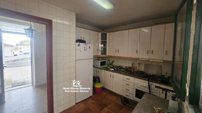 Image No.18-4 Bed Townhouse for sale