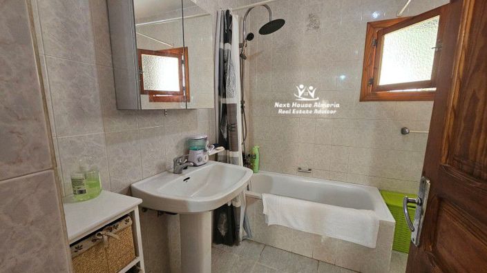 Image No.12-5 Bed Townhouse for sale