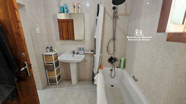 Image No.14-5 Bed Townhouse for sale