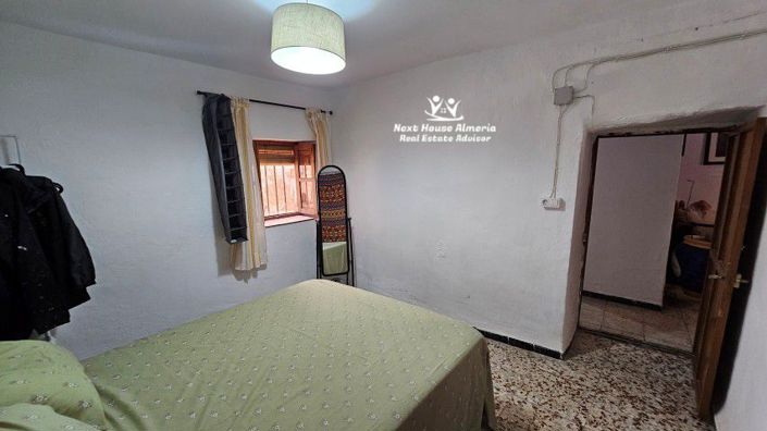 Image No.25-5 Bed Townhouse for sale