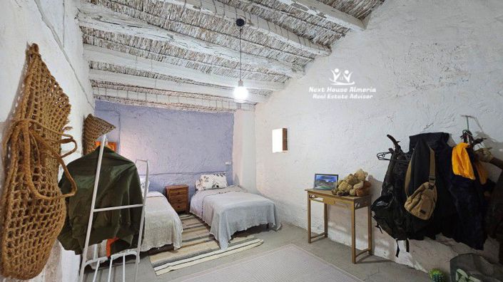 Image No.31-5 Bed Townhouse for sale